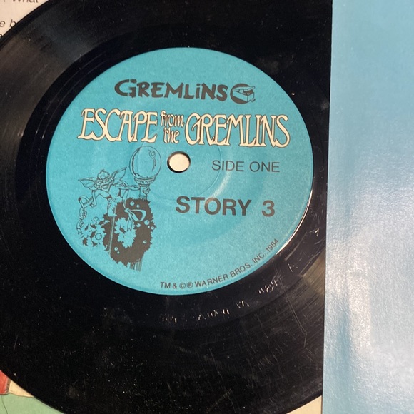 Vintage Escape from The Gremlins with 33 RPM 7" Record Kids Story See Hear Read - Picture 5 of 7